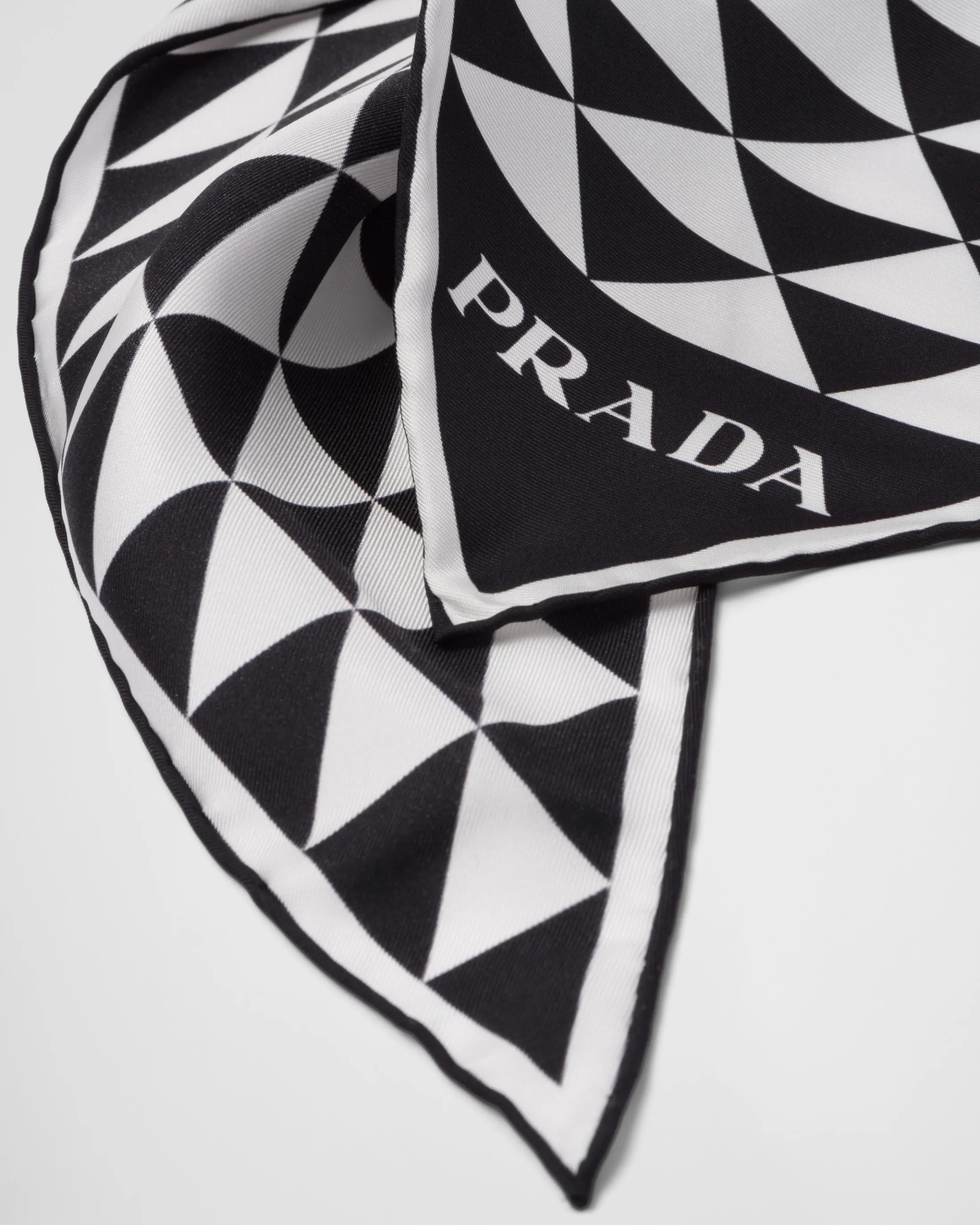 Prada Printed silk twill scarf Black/white Outlet