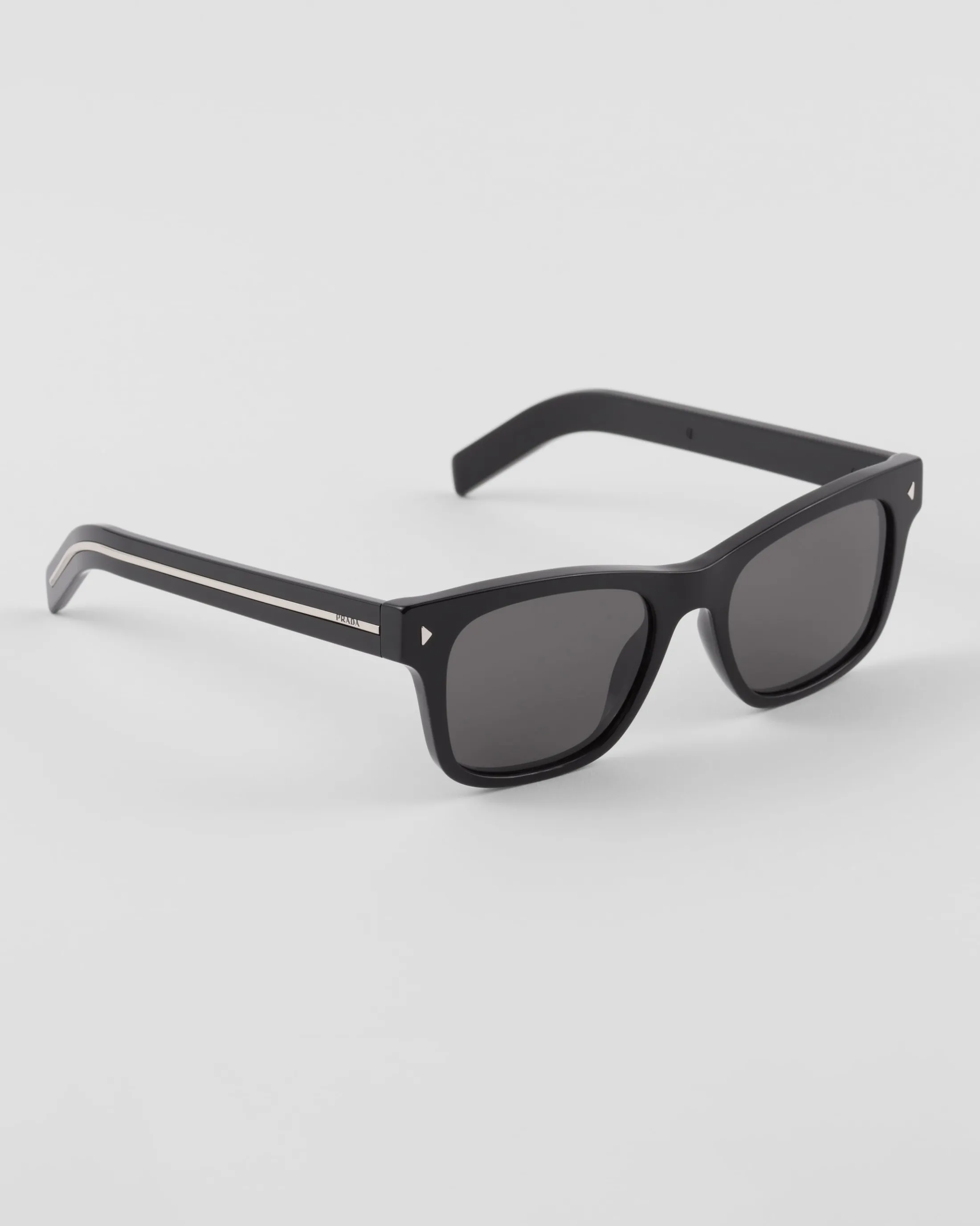 Prada Sunglasses with iconic metal plaque Lensesardesiacrist Cheap